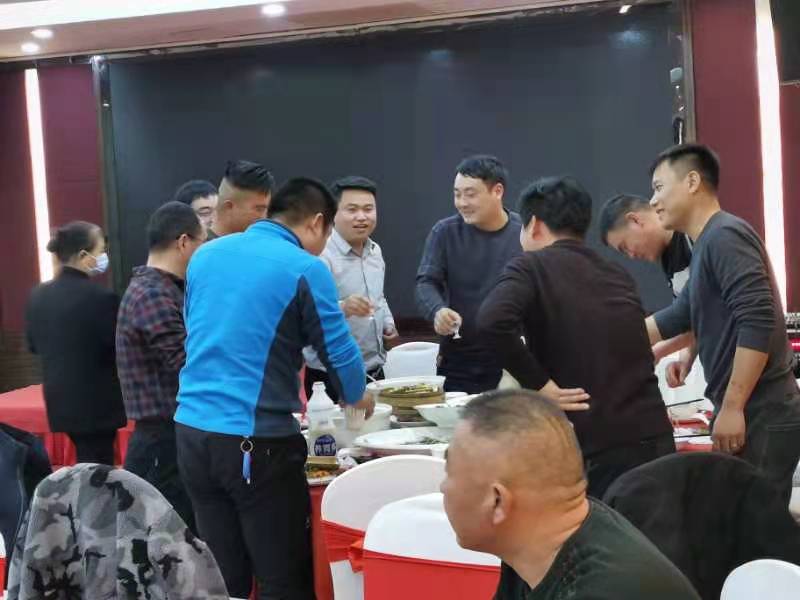 與會來賓，觥籌交錯，一觴一詠